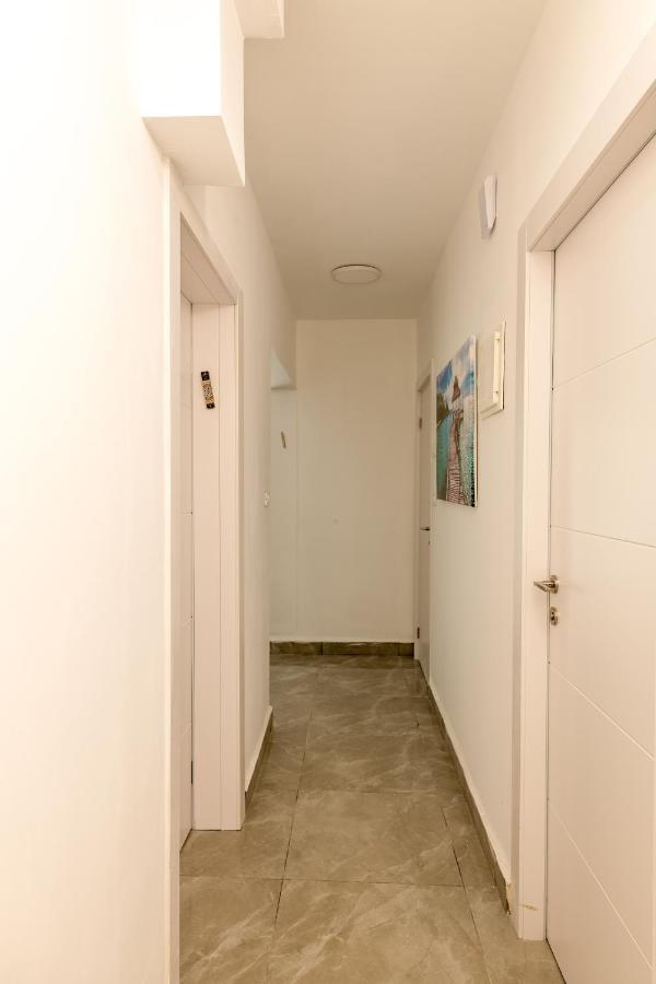 Ceasar At Royal Park Apartment